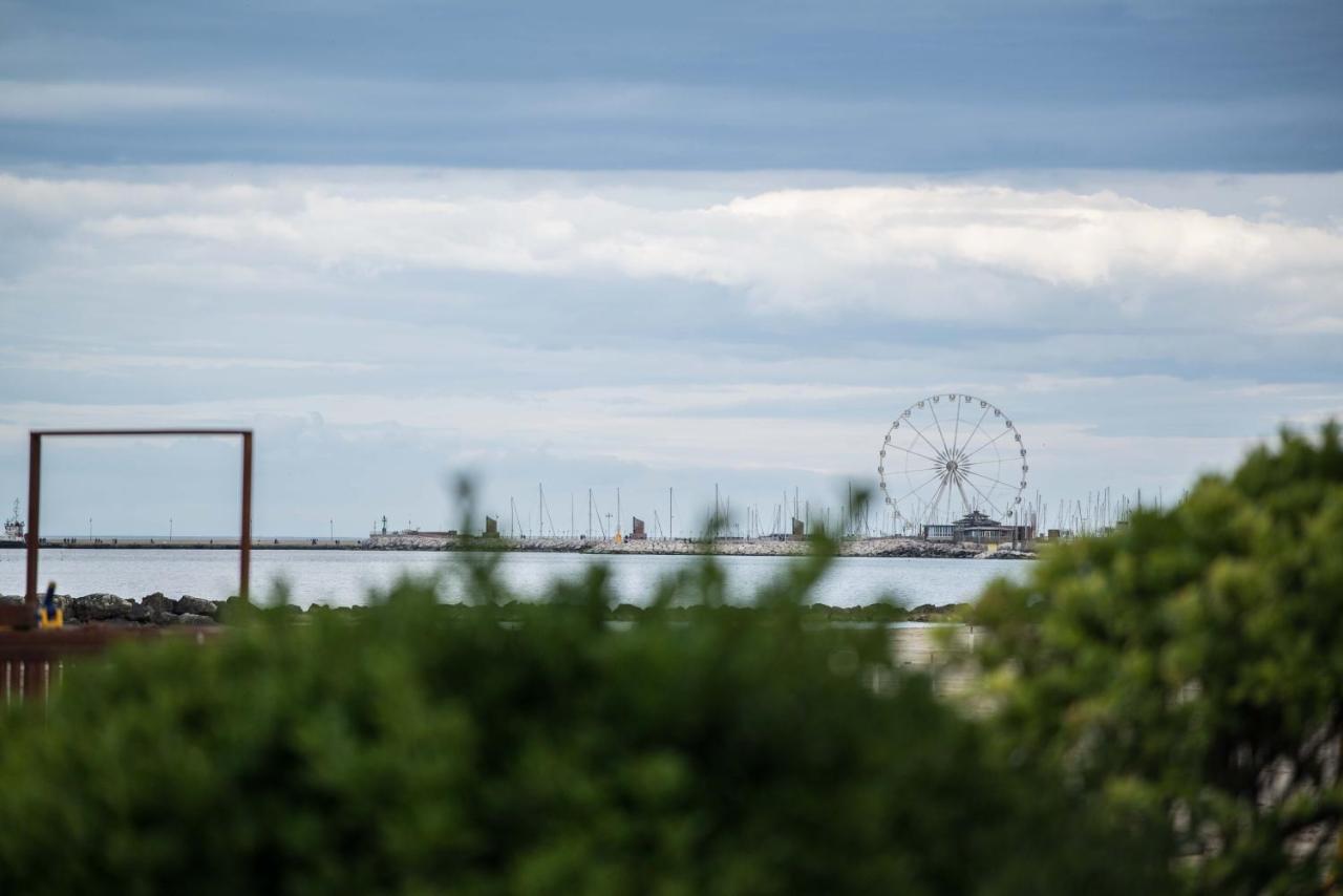 Hotel Avenusta Viserba Di Rimini Exteriör bild