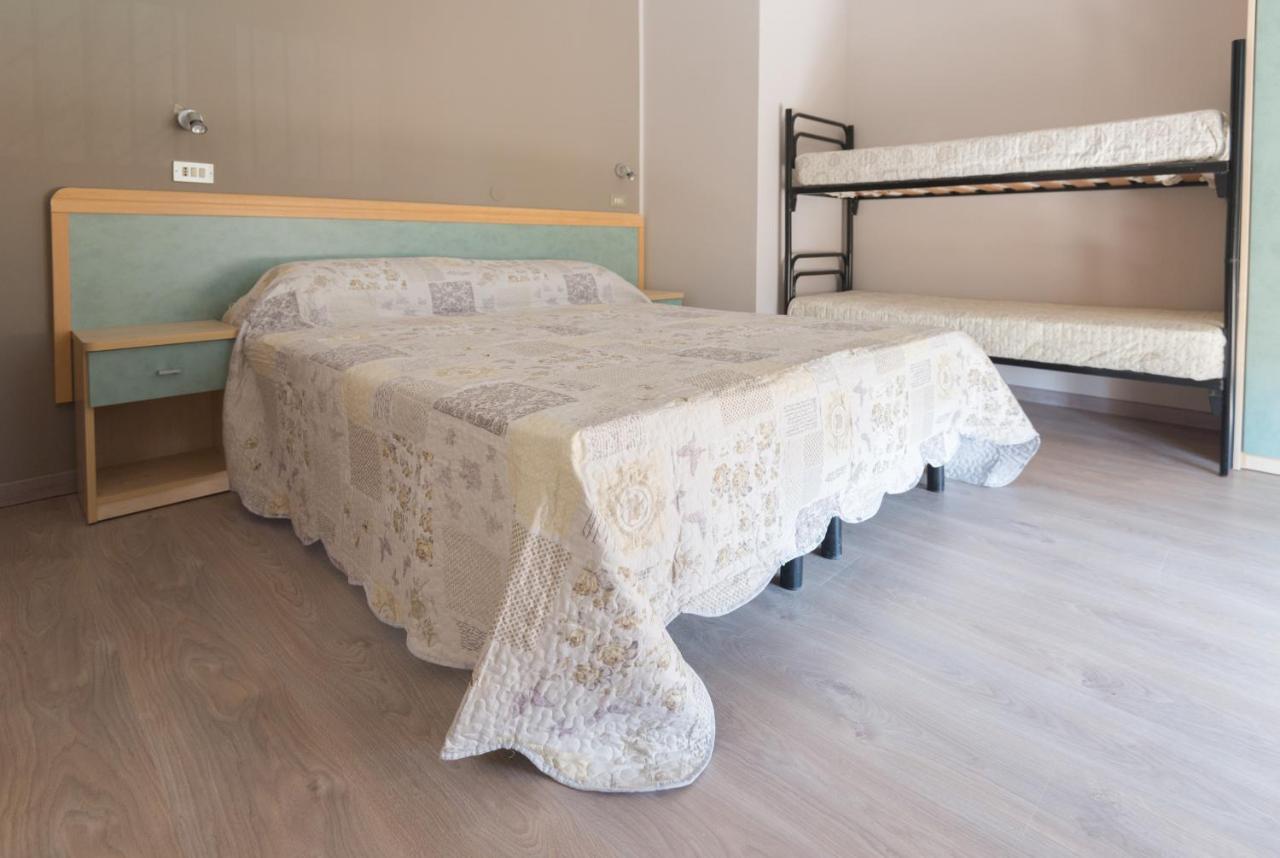 Hotel Avenusta Viserba Di Rimini Exteriör bild