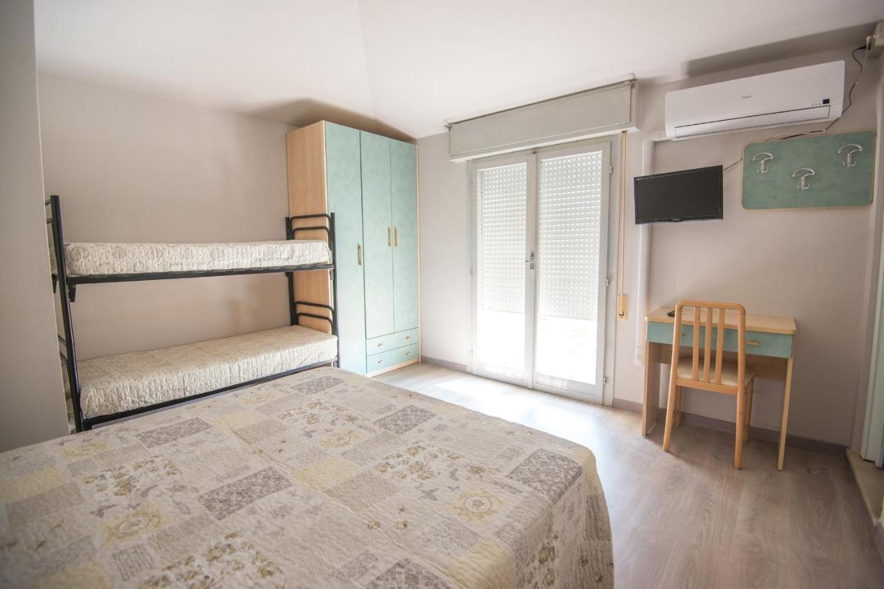 Hotel Avenusta Viserba Di Rimini Exteriör bild