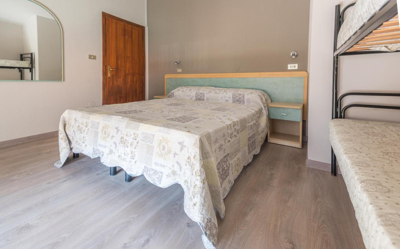 Hotel Avenusta Viserba Di Rimini Exteriör bild