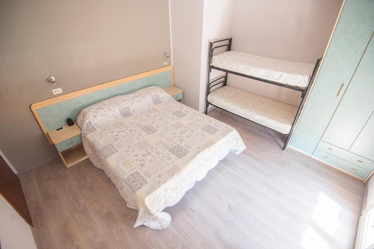 Hotel Avenusta Viserba Di Rimini Exteriör bild